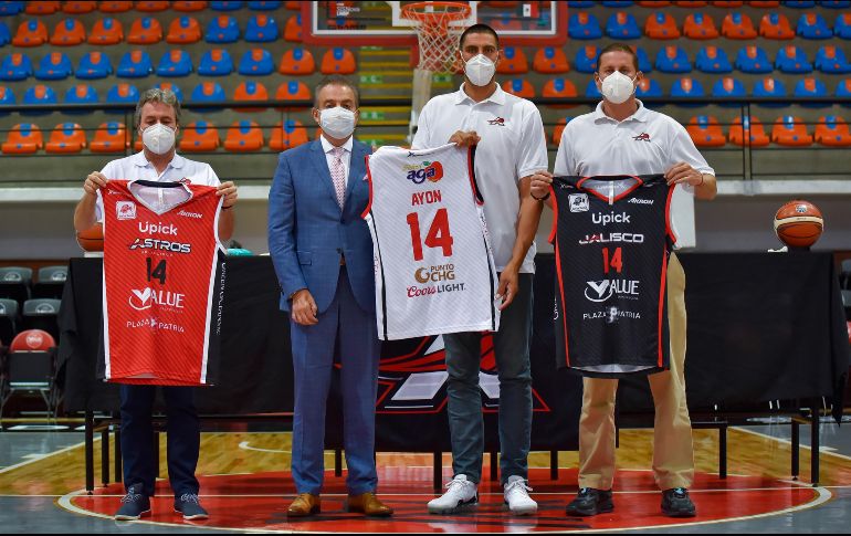 Bajo la dirección de Teo Zubía (Derecha), la franquicia alcanzó la Final de Zona en la temporada pasada, y además, concretó fichajes importantes como lo fueron la llegada del coach español, Sergio Valdeolmillos, y el arribo del mejor basquetbolista en la historia de México, Gustavo Ayón. IMAGO7