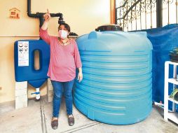 Elvia aprovechó la lluvia del martes y con el agua que cayó llenó una cisterna y el aljibe. EL INFORMADOR/R. Bobadilla