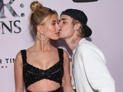 La pareja fue captada en un video donde Bieber habla efusivamente moviendo el brazo. AFP/ARCHIVO