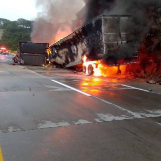 Seguridad en Jalisco: Tráileres chocan en Macrolibramiento a la altura de San Miguel Cuyutlán
