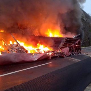 Seguridad en Jalisco: Choque y volcadura en el Macrolibramiento deja al menos tres personas muertas