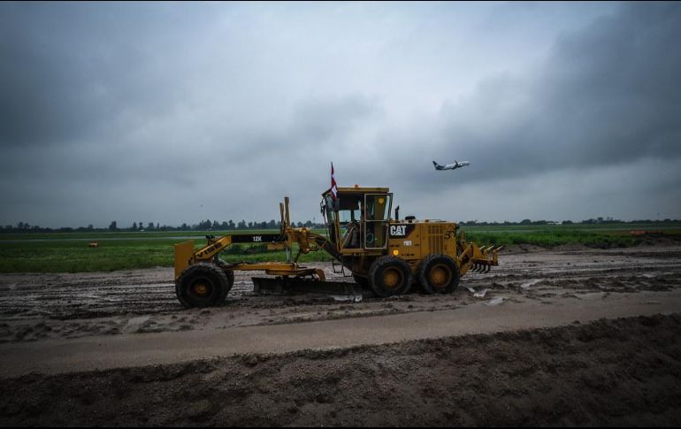 Con la segunda terminal y una segunda pista se calcula que la actividad en el Aeropuerto aumentará un 50% más. ESPECIAL / Gobierno de Jalisco