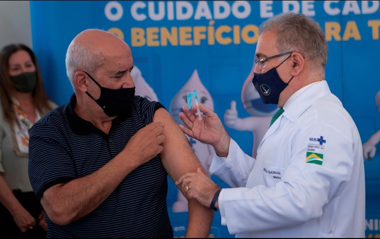 Brasil, con 212 millones de habitantes, suma ya casi 540 mil muertes por COVID. EFE/J. Alves