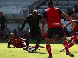 En el compromiso, Atlas fue superior y pronto se puso al frente en el marcador, luego de que anotara al minuto 10 el colombiano Julián Quiñones, quien sigue en plan goleador con los tapatíos. ESPECIAL / Atlas FC