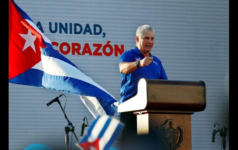 Miles de personas respondieron a la convocatoria en La Habana, y amanecieron junto al presidente Miguel Díaz-Canel y al líder jubilado Raúl Castro. EFE/Mastrascusa