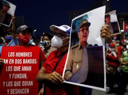 Miles de personas respondieron a la convocatoria en La Habana, y amanecieron junto al presidente Miguel Díaz-Canel y al líder jubilado Raúl Castro. EFE/Mastrascusa