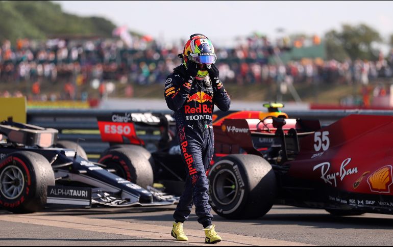 Pérez tuvo un mal fin de semana y terminó en el puesto número 16 en el Gran Premio de Inglaterra. EFE / L. Baron