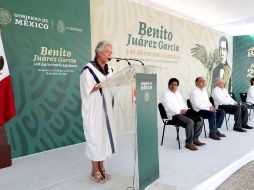 En la ceremonia celebrada en Acapulco, fue Sánchez Cordero quien habló por el 149 aniversario luctuoso de Benito Juárez. TWITTER / @M_OlgaSCordero