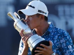 Con una cuarta y última ronda de 66 golpes, cuatro abajo de par, Morikawa se convirtió en el nuevo campeón del Open Championship con un total de -15 golpes para el campeonato. AP/P. MORRISON