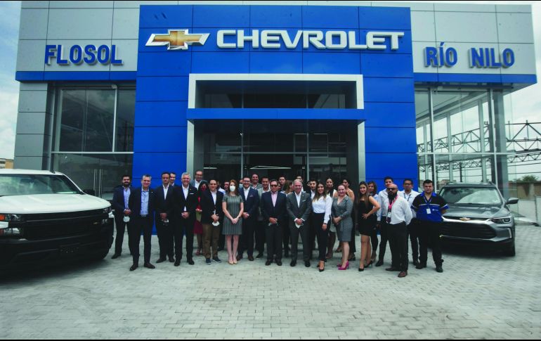 DIRECTIVOS GM. Familia Flores y equipo operativo Flosol. CORTESÍA