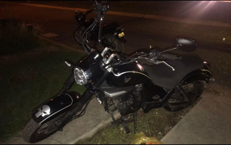Policías de Tlajomulco aseguraron armas hechizas, cartuchos, marihuana, y dos motocicletas con reporte de robo. ESPECIAL / Policía de Tlajomulco