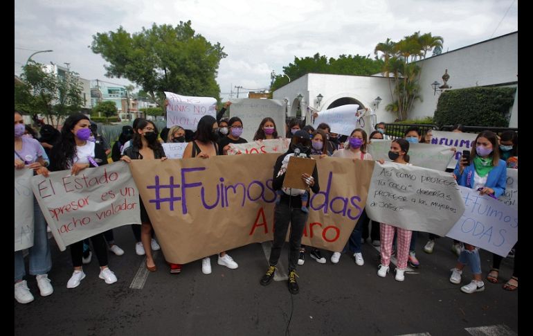 Las asistentes leyeron dos comunicados en los cuales exigieron que se retiren los cargos contra las 10 jóvenes retenidas tras la protesta del 9 de junio. EL INFORMADOR/A. Camacho