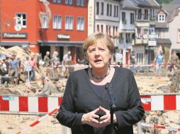 Merkel señaló que en el Oeste del país se habían confirmado 163 muertos y 749 heridos, pero cientos de personas siguen desaparecidas. EFE/O. Berg