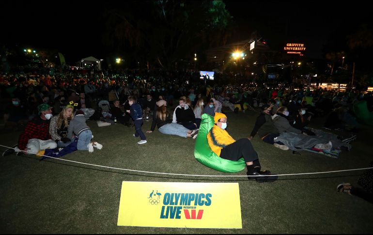 Ciudadanos de Brisbane reunidos para presenciar el anuncio. AP/J. O'Brian