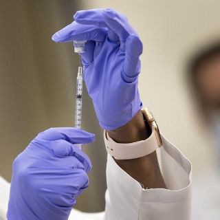 Se triplican los casos de COVID-19 en EU en medio de desconfianza a las vacunas