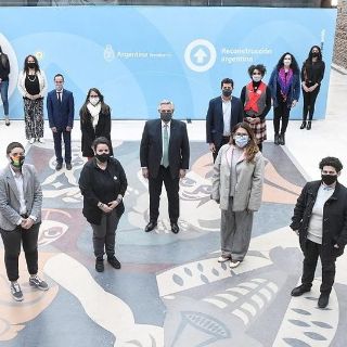 Argentina presenta sus nuevos documentos de identidad no binarios