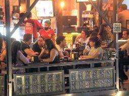 LIMPIO. Médicos recomiendan no beber alcohol al menos 12 horas antes de la aplicación de la vacuna, así como esperar 24 horas luego de la inmunización. EL INFORMADOR/ G.GALLO