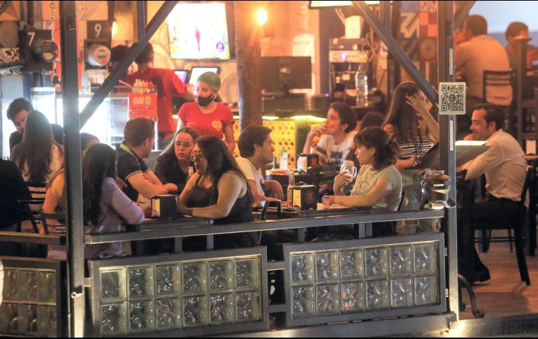 LIMPIO. Médicos recomiendan no beber alcohol al menos 12 horas antes de la aplicación de la vacuna, así como esperar 24 horas luego de la inmunización. EL INFORMADOR/ G.GALLO