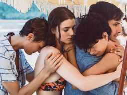 La cinta “Viejos” lleva a la cabeza del reparto al tapatío Gael García Bernal (tercero de derecha a izquierda). ESPECIAL/Universal Pictures