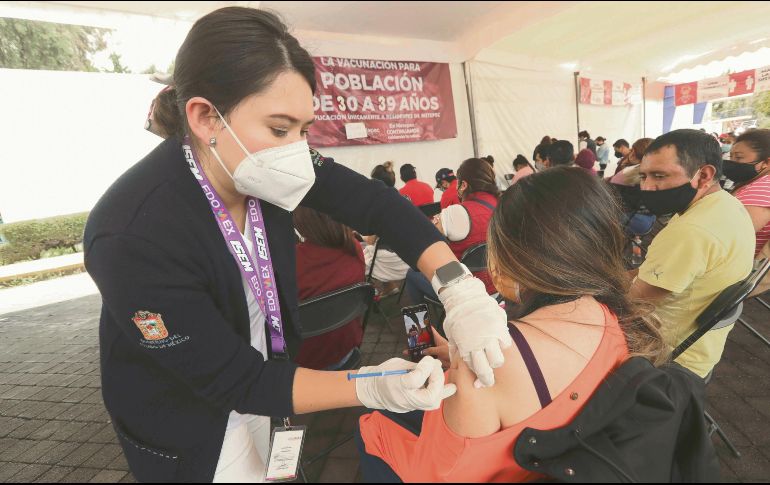 Esta semana inició la aplicación del antiviral para personas de 30 a 39 años en la Ciudad de México. SUN