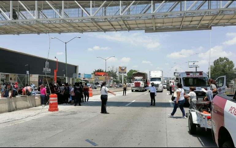 El cierre de Periférico Norte en ambos sentidos se mantuvo por una hora. ESPECIAL / Policía Vial