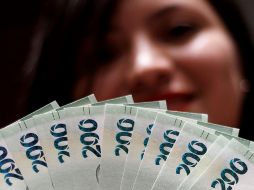 Se impulsará la inclusión financiera al incentivar el financiamiento a las mujeres a un menor costo. EFE/ARCHIVO