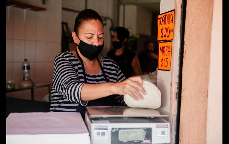 Consumidores piden menos tortilla de lo que acostumbraban ante el encarecimiento. EL INFORMADOR/G. Gallo
