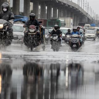 Deslaves e inundaciones dejan más de 100 muertos en India