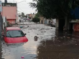 En la colonia Villas de la Primavera se registraron inundaciones severas en la vía pública. ESPECIAL