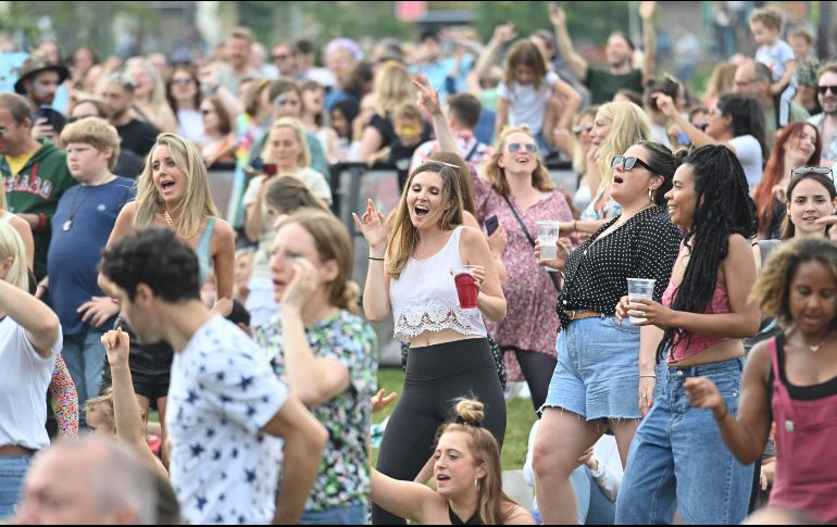 La idea es que a partir de octubre se pida un certificado de vacunación para todos los eventos masivos. AFP / ARCHIVO