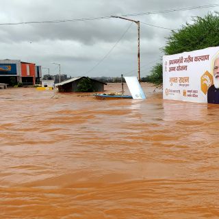 Lluvias monzónicas dejan casi 160 muertos y decenas de desaparecidos en India