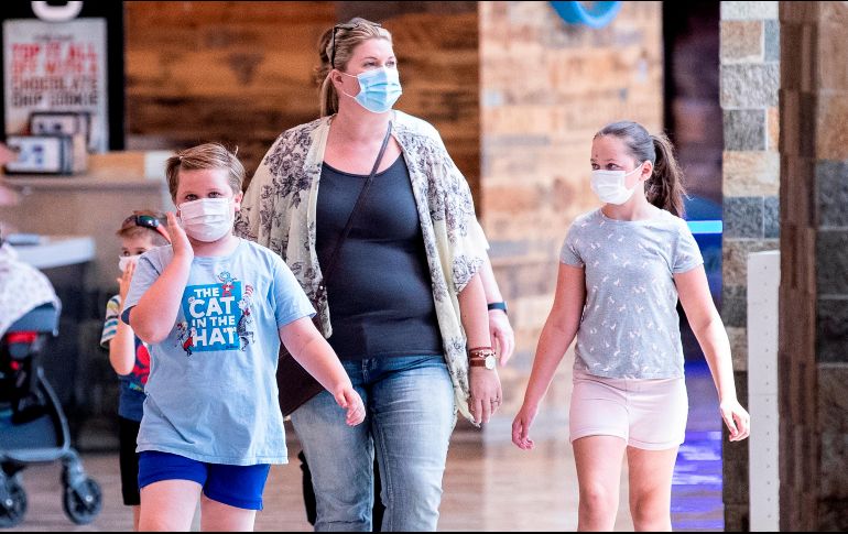 PANDEMIA. El coronavirus le pegó al nivel y calidad de vida de los distintos grupos étnicos de los Estados Unidos. EFE