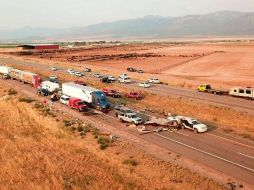 El choque en cadena ocurrió durante un periodo de fuertes vientos que causaron una tormenta de arena que redujo la visibilidad. AP/Utah Highway Patrol