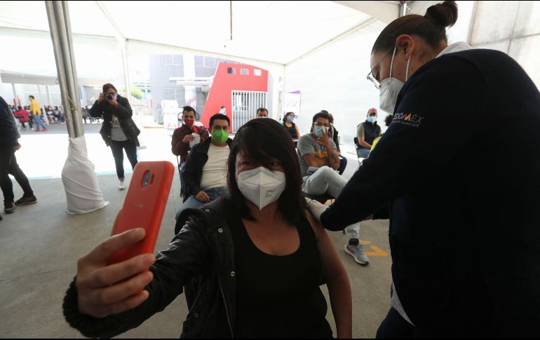 López Obrador destaca que ayer lunes de vacunaron a 972 mil 941 personas. SUN / J. Alvarado