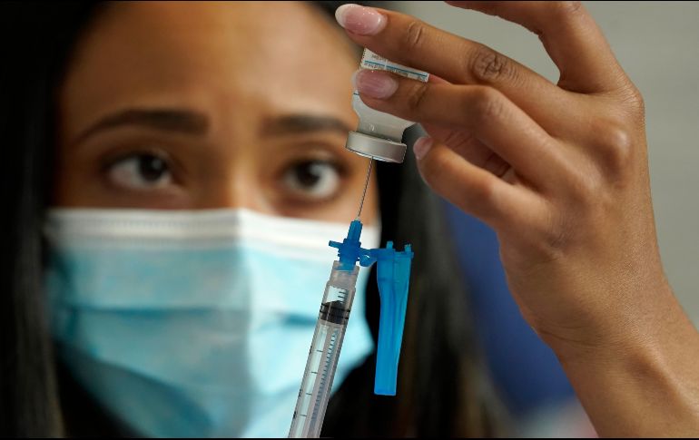 AMLO hizo estas declaraciones ante los rumores de que EU sólo permitirá el ingreso de personas vacunadas con Moderna, Pfizer y Johnson & Johnson. AP / ARCHIVO