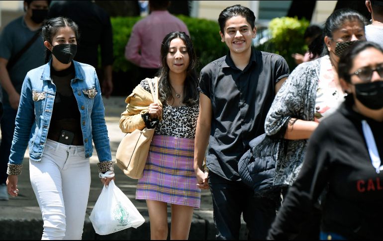 AMLO señala que, si organismos internacionales de la salud y científicos consideran que los menores requieren estas dosis, se comprarán las vacunas. AFP / A. Estrella