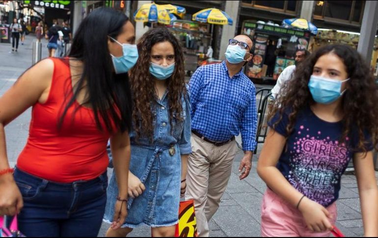 Casi dos tercios de los condados de Estados Unidos tienen índices altos o notables de transmisión de COVID-19. EFE/J. Lane