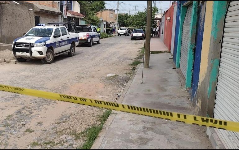 Cerca del lugar del multihomicidio se localizó una camioneta con reporte de robo tipo pick up, color blanco, con diferentes indicios que podrían ser de los causantes. ESPECIAL