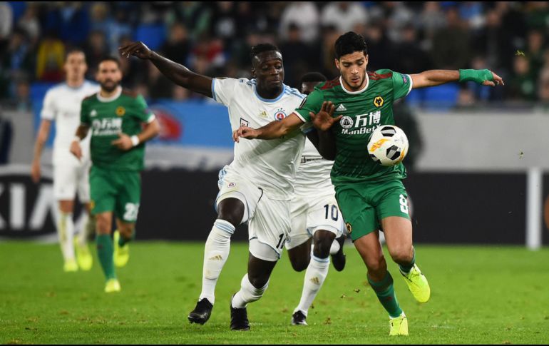 Raúl Jiménez estuvo fuera durante ocho meses por una fractura en el cráneo. AFP/ARCHIVO