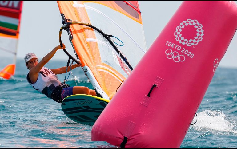 Demita Vega compitió en su séptima, octava y novena carrera en la prueba de RSX femenil, culminando en el lugar 19, 10 y 19, respectivamente. EFE/C. Gunther