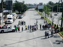 Los damnificados por las inundaciones en Zapopan detuvieron el tráfico en avenida López Mateos entre las 10:00 y las 12:30 de ayer. EL IFNORMADOR/G. Gallo