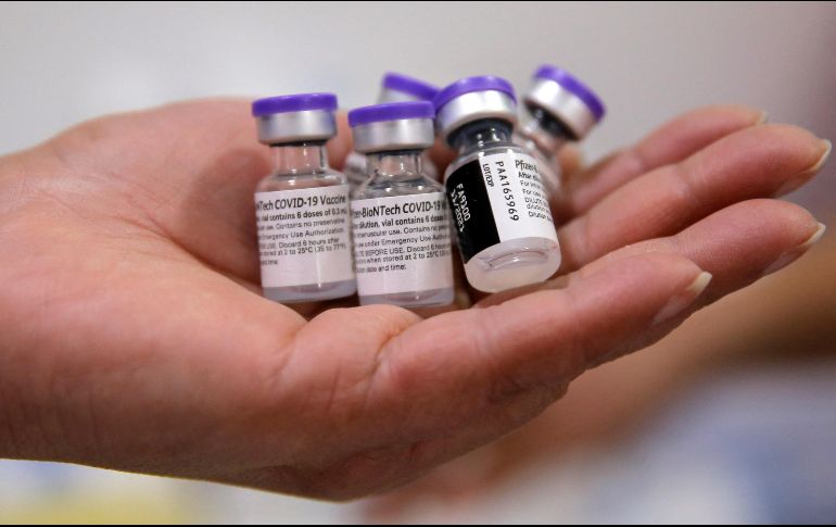 Pfizer revela que su facturación en los primeros seis meses de 2021 ascendió a 33 mil 559 millones, un 68% más interanual, sobre todo gracias a la fuerte contribución de las ventas de la vacuna anticovid en el segundo y más reciente trimestre. AFP / ARCHIVO