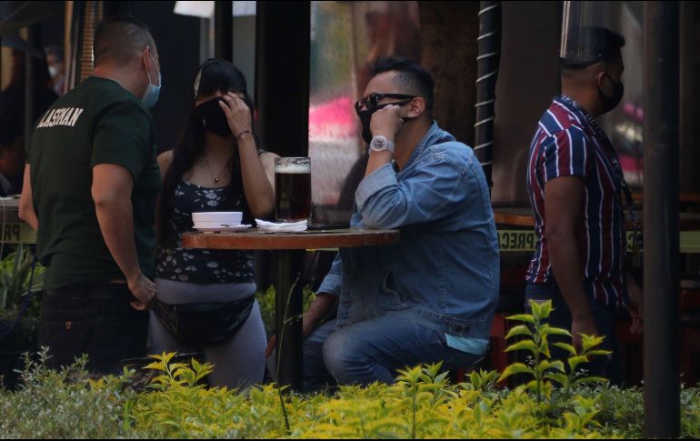 Los restaurantes deberán bajar el aforo al 50% (antes estaba en 75%) y tendrán que cerrar a las 00:00 horas. SUN/ARCHIVO