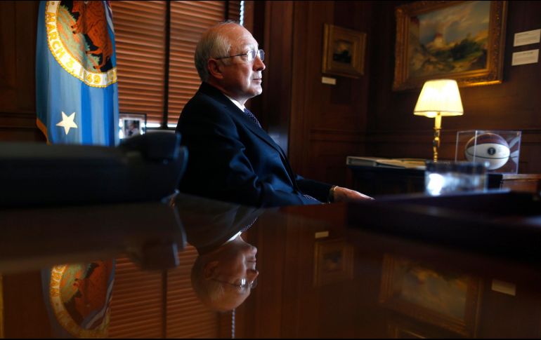 Salazar, exsecretario del Interior de Estados Unidos, señaló sentirse “orgulloso” de la nominación. AP/Archivo