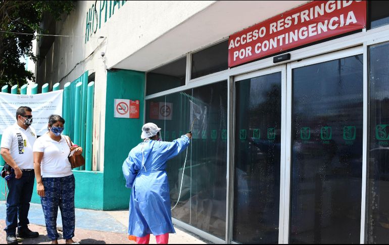 El IMSS permite desde el inicio de la pandemia, en marzo de 2020, que todos sus cuentahabientes afectados por la enfermedad puedan tramitar en línea la incapacidad o Permiso COVID-19. AFP / ARCHIVO