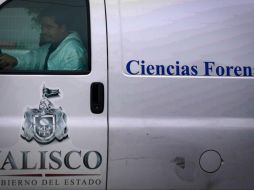 Personal del Instituto Jalisciense de Ciencias Forenses (IJCF) realizaron el peritaje correspondiente y trasladaron la osamenta a sus oficinas para tratar de identificar a la víctima a través de su registro dental. EL INFORMADOR/ARCHIVO