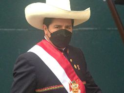 Profesor de origen campesino jura como presidente de Perú