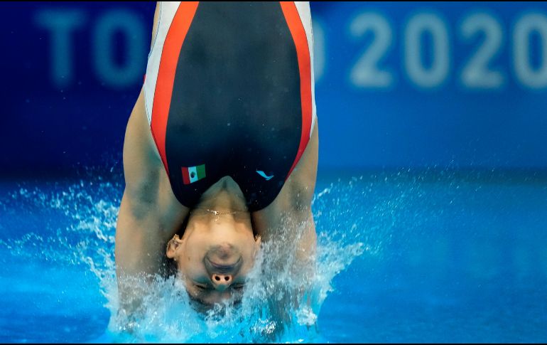 Arantxa Chávez intentó reponerse en sus siguientes dos clavados, pero aunque no lo hizo mal, la calificación que obtuvo no le permitió avanzar a la semifinal entre las mejores 18. AP / D. Lovetsky
