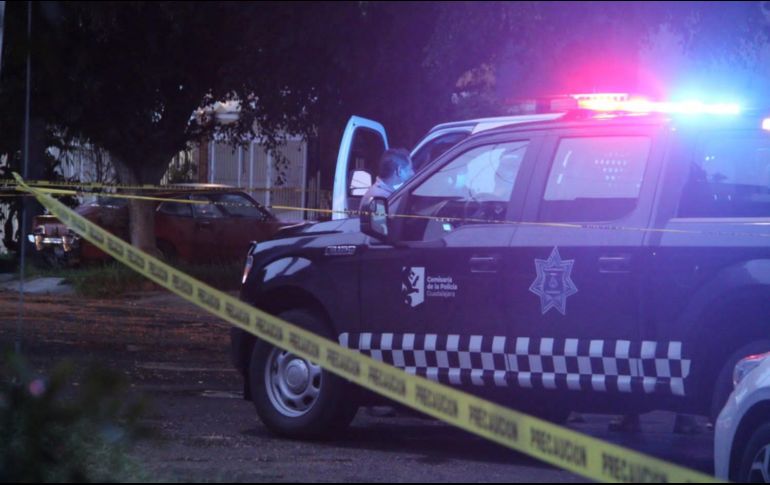 El cuerpo es llevado a las instalaciones del Instituto Jalisciense de Ciencias Forenses en espera de la autopsia de ley y de que sea reconocido por algún familiar. ESPECIAL