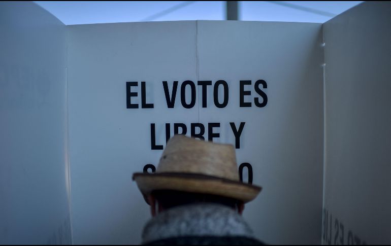El INE informó que este domingo 1 de agosto no se desplegarán mesas receptoras especiales para los ciudadanos que estén fuera de sus localidades. AFP / ARCHIVO